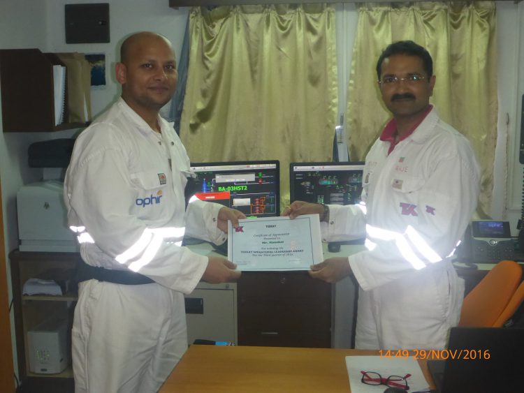 Kaushal Kishore receiving his award